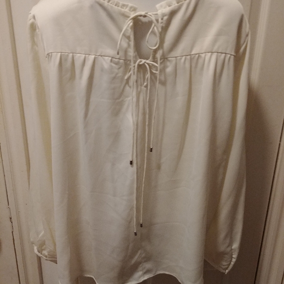 NWT Gibson Latimer Cream Long Sleeve Detailed Blouse - Picture 8 of 11